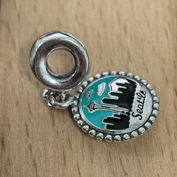 Pandora Seattle Seattle Skyline Charm Pendant, S925 Silver Bracelets - Picture 3 of 4